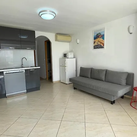 Sejournez A 100 M De La Plage, Clim,wifi,parking,centre A 5 M Апартаменты
